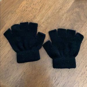 Kids Black Cut ginger gloves